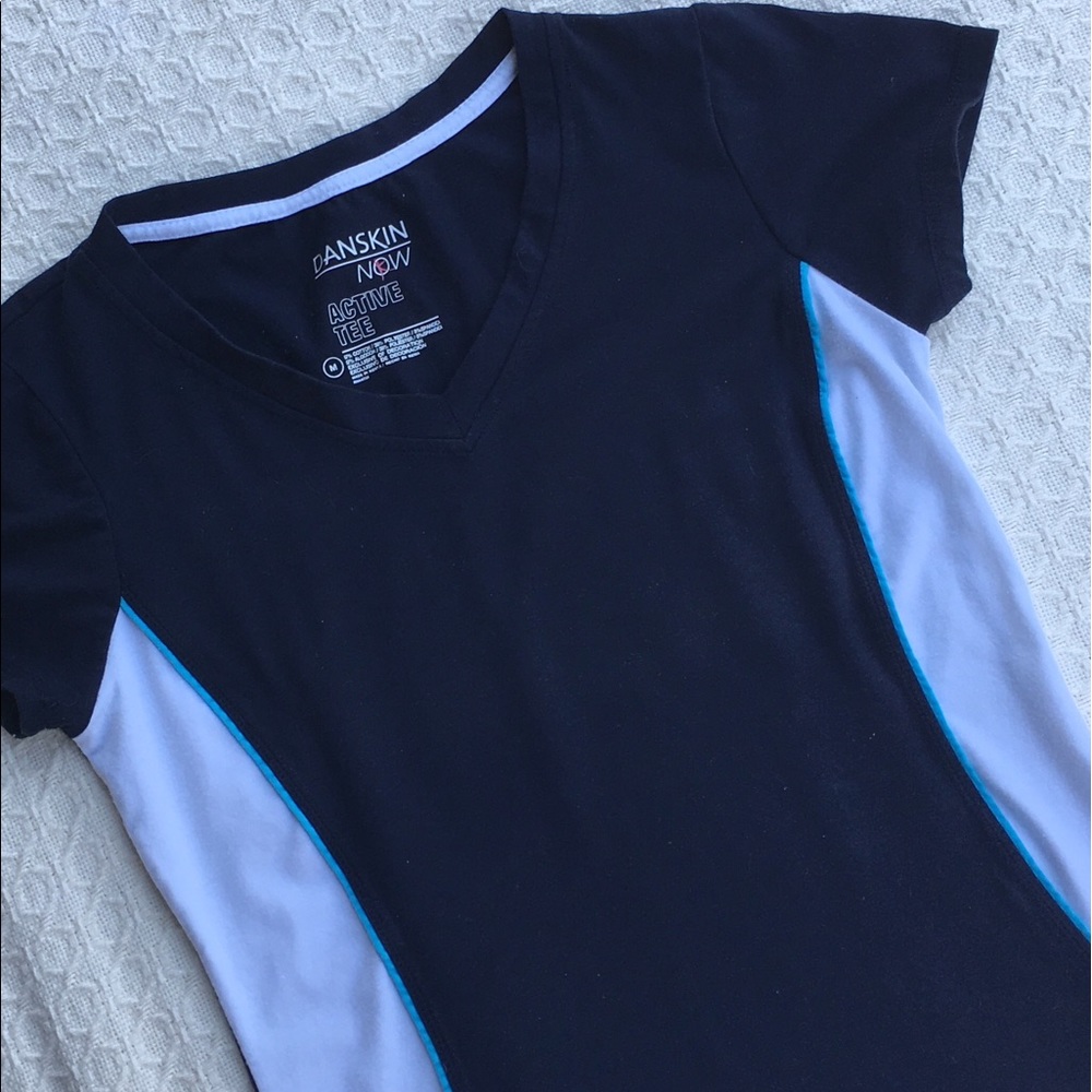 DANSKIN NOW ACTIVE ATHLETIC TOP FLATTERING LINES